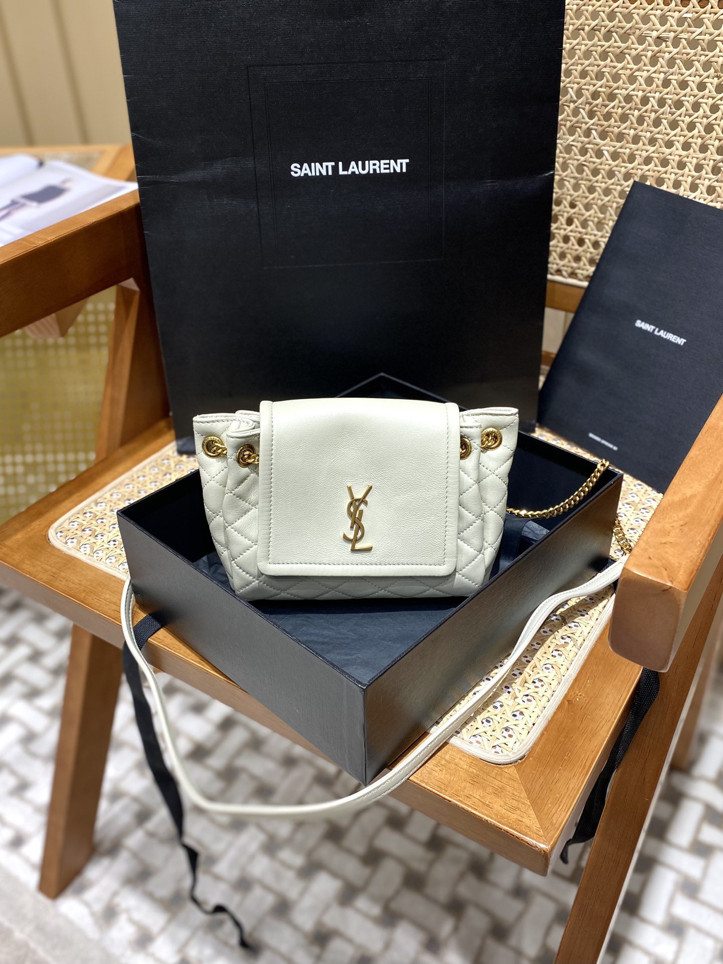 YSL 𝐌𝐢𝐧𝐢 𝐍𝐨𝐥𝐢𝐭𝐚 复古翻盖包 672738白色