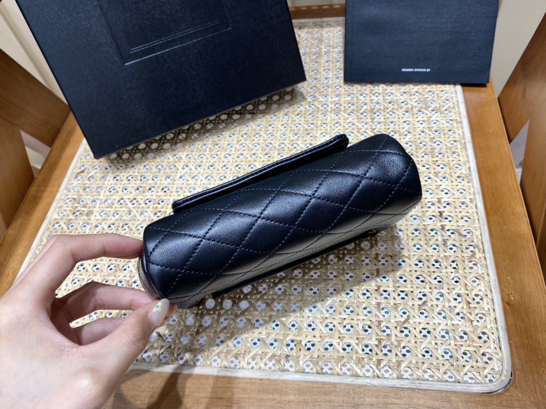 YSL 𝐌𝐢𝐧𝐢 𝐍𝐨𝐥𝐢𝐭𝐚 复古翻盖包 672738黑色