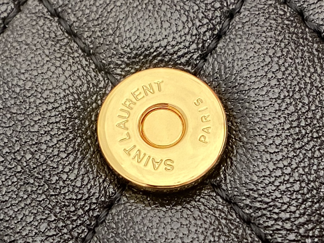 YSL 𝐌𝐢𝐧𝐢 𝐍𝐨𝐥𝐢𝐭𝐚 复古翻盖包 672738黑色