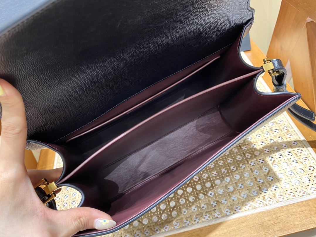 Saint Laurent Ysl CASSANDRA鱼子酱纹手拎包 578000黑色