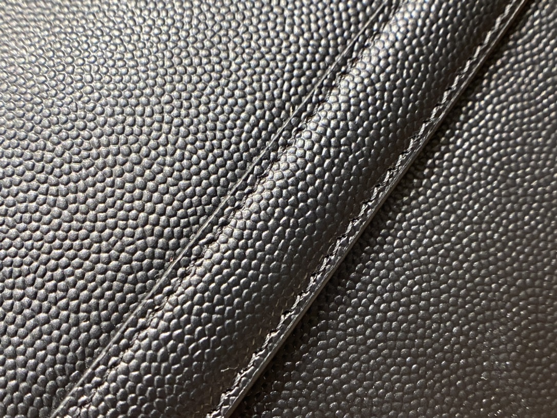 Saint Laurent Ysl CASSANDRA鱼子酱纹手拎包 578000黑色