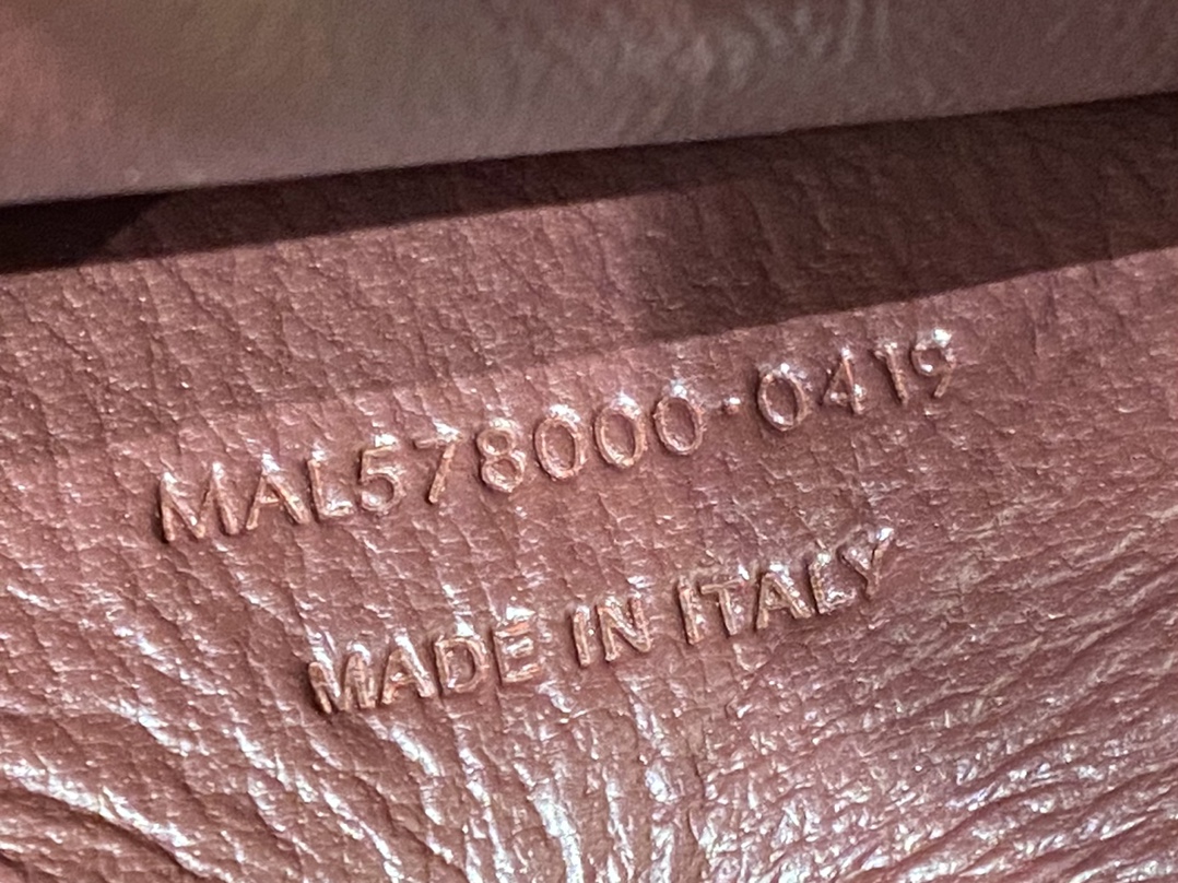 Saint Laurent Ysl CASSANDRA鱼子酱纹手拎包 578000黑色