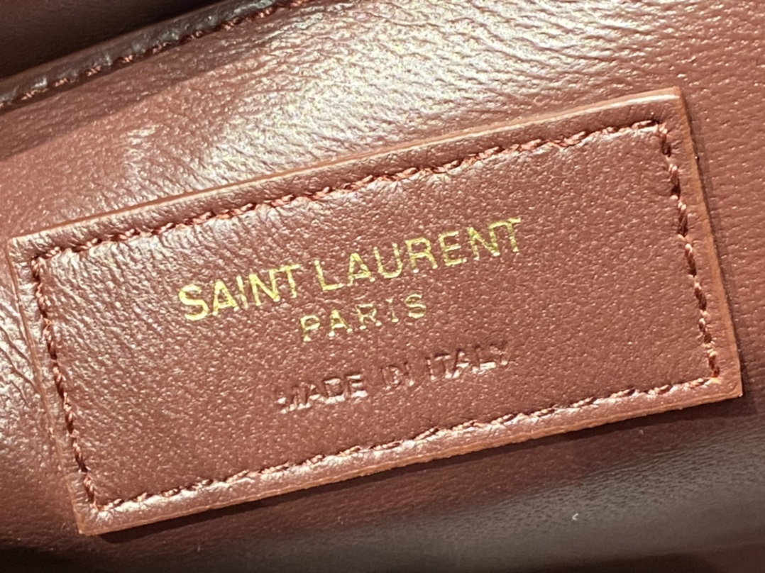 Saint Laurent Ysl CASSANDRA鱼子酱纹手拎包 578000黑色