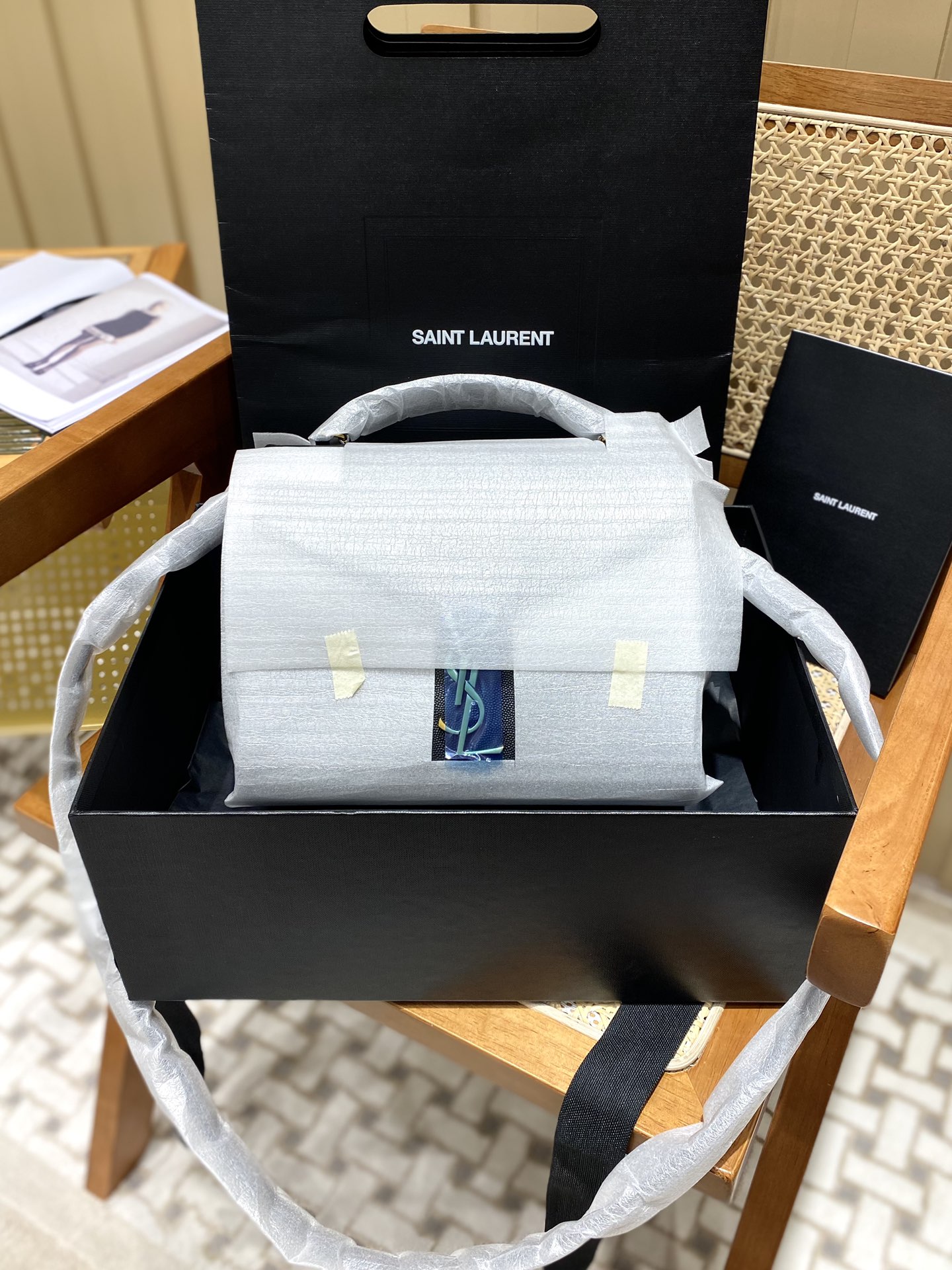 Saint Laurent Ysl CASSANDRA鱼子酱纹手拎包 578000黑色