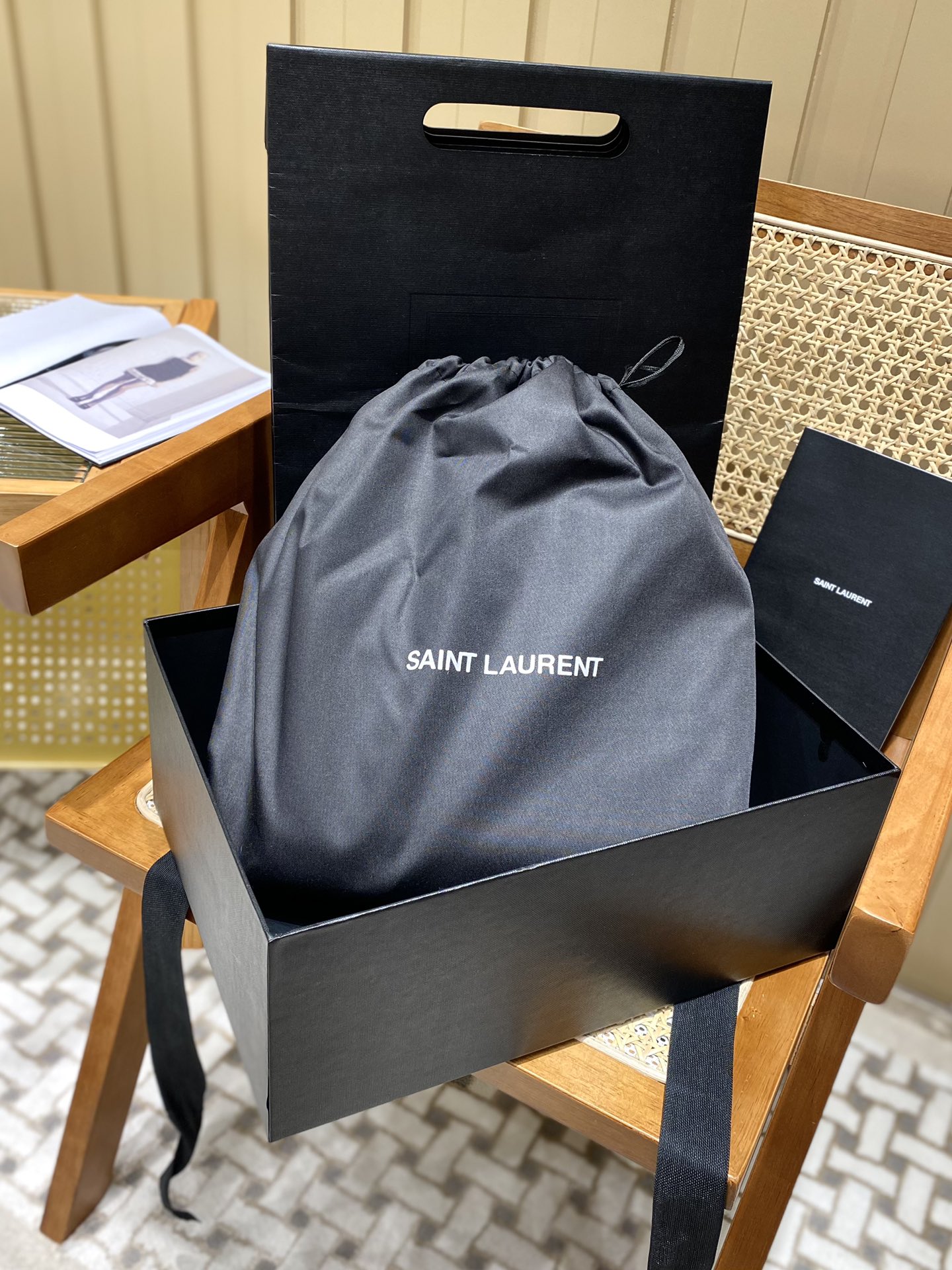 Saint Laurent Ysl CASSANDRA鱼子酱纹手拎包 578000黑色