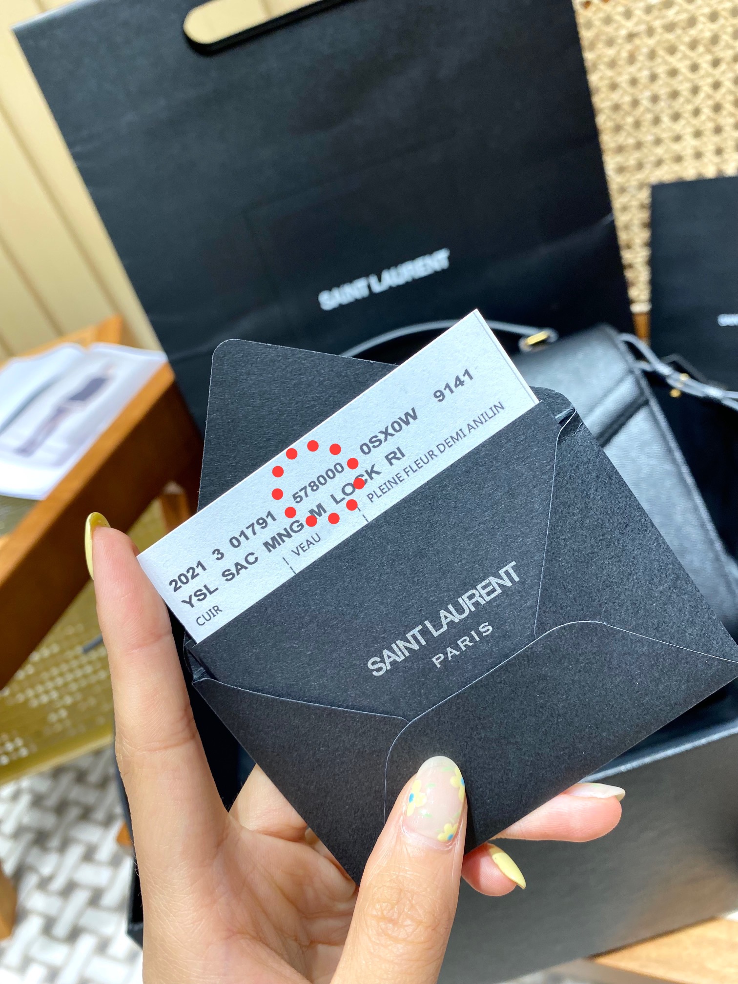 Saint Laurent Ysl CASSANDRA鱼子酱纹手拎包 578000黑色