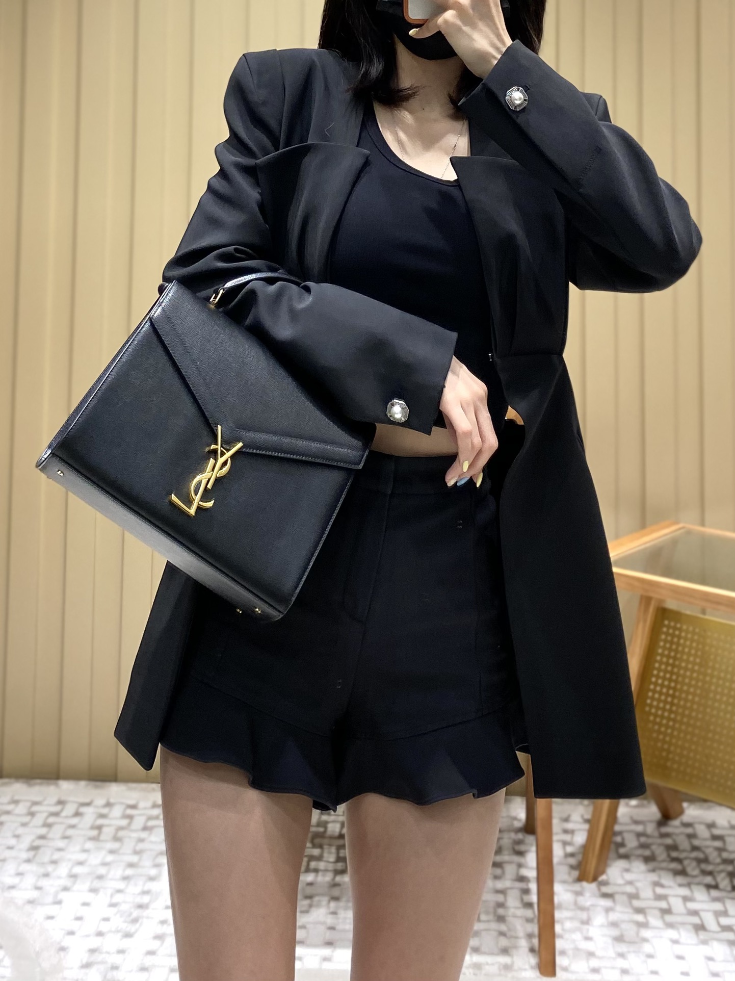 Saint Laurent Ysl CASSANDRA鱼子酱纹手拎包 578000黑色