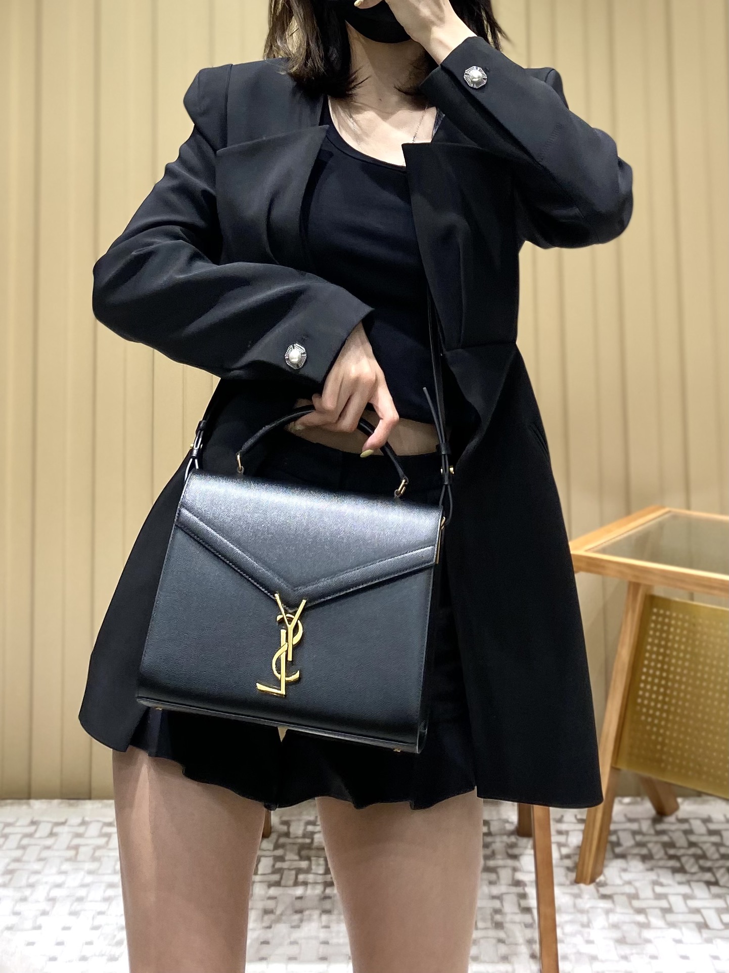 Saint Laurent Ysl CASSANDRA鱼子酱纹手拎包 578000黑色
