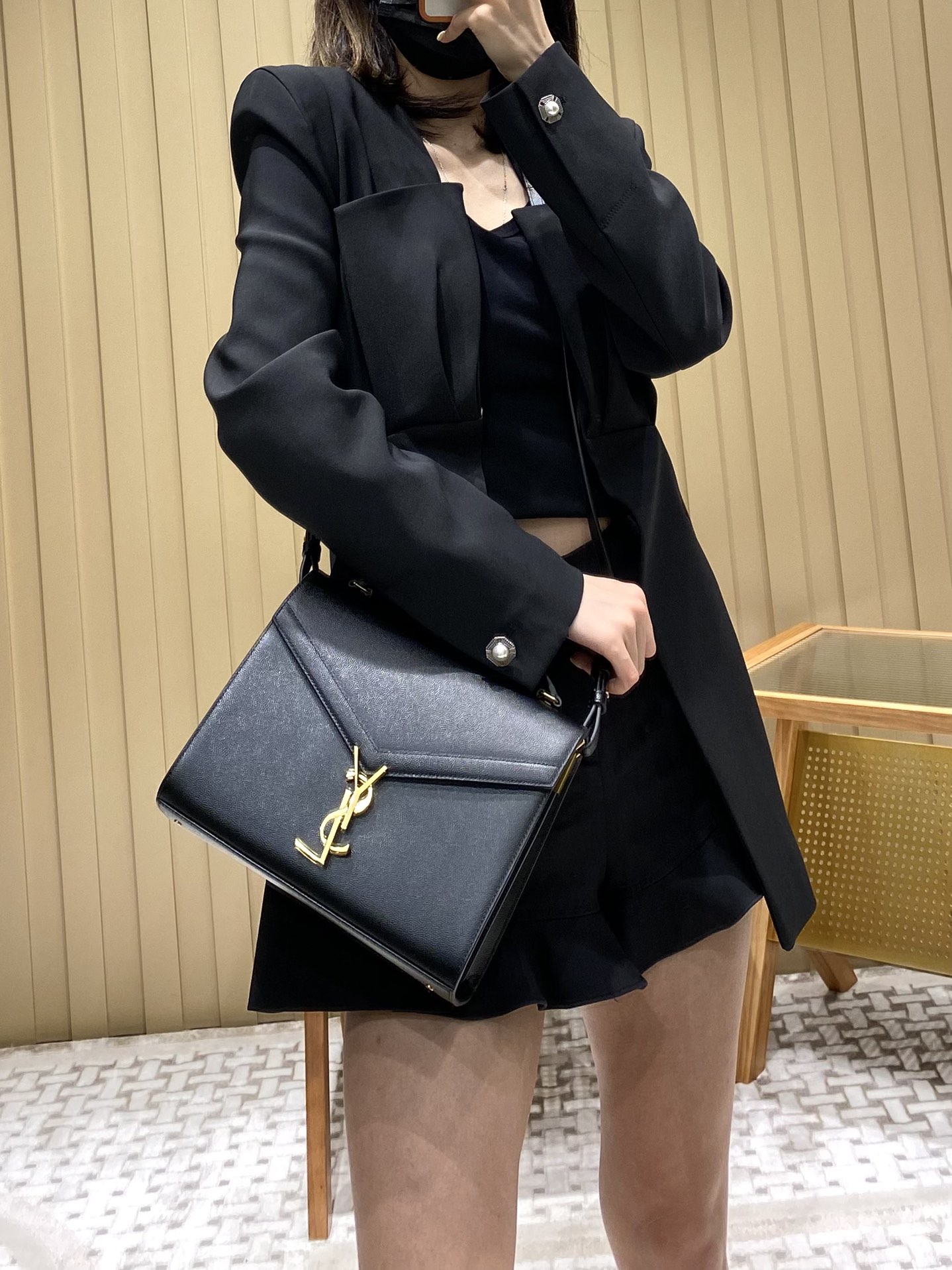 Saint Laurent Ysl CASSANDRA鱼子酱纹手拎包 578000黑色
