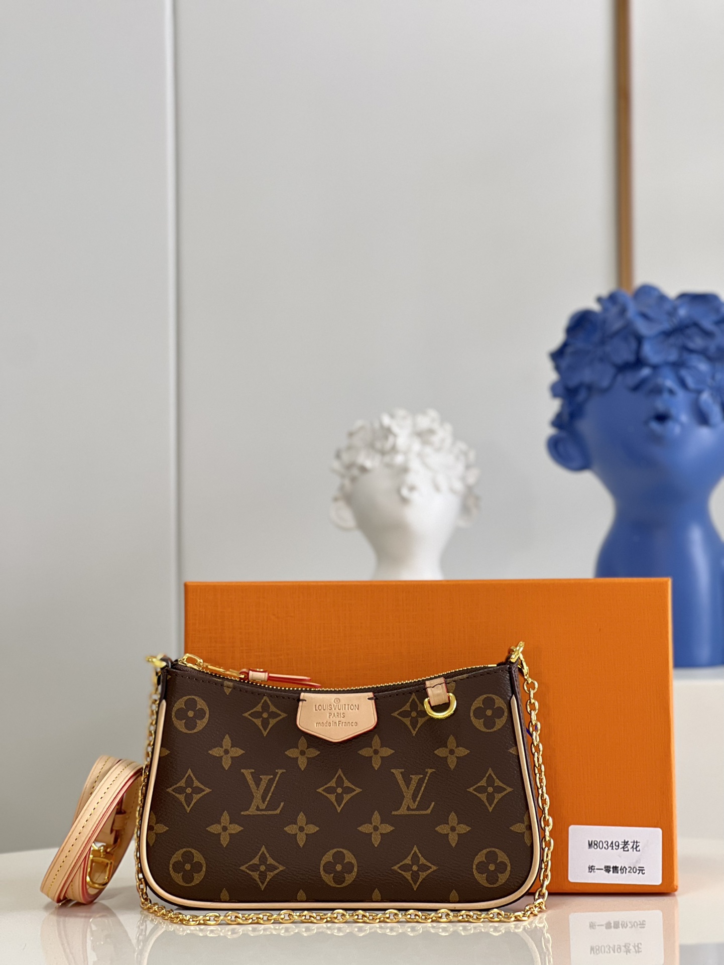 NO:398754,【Exclusive real photo of M80349 presbyterian】 Easy Pouch On Strap handbag Spring series Easy Pouch On Strap handbag is made of Monogram Empreinte leather, which exudes a craftsmanship style with Monogram embossed and soft texture. Clever chain and adjustable leather shoulder straps, easy to switch on the shoulder or crossbody. Size 19.0 x 11.5 x 3.0 cm S.,LV [original leather],louis vuitton19860909【独家实拍M80349老花】Easy Pouch On Strap 手袋 春季系列 Easy Pouch On Strap 手袋取材 Monogram Empreinte 皮革,以 Monogram 压纹和柔软质地流露工致格调.巧用链条和可调节皮革肩带,肩背或斜挎自如切换.尺寸 19.0 x 11.5 x 3.0 厘米 S.,LV【原厂皮】,louis vuitton,Bag