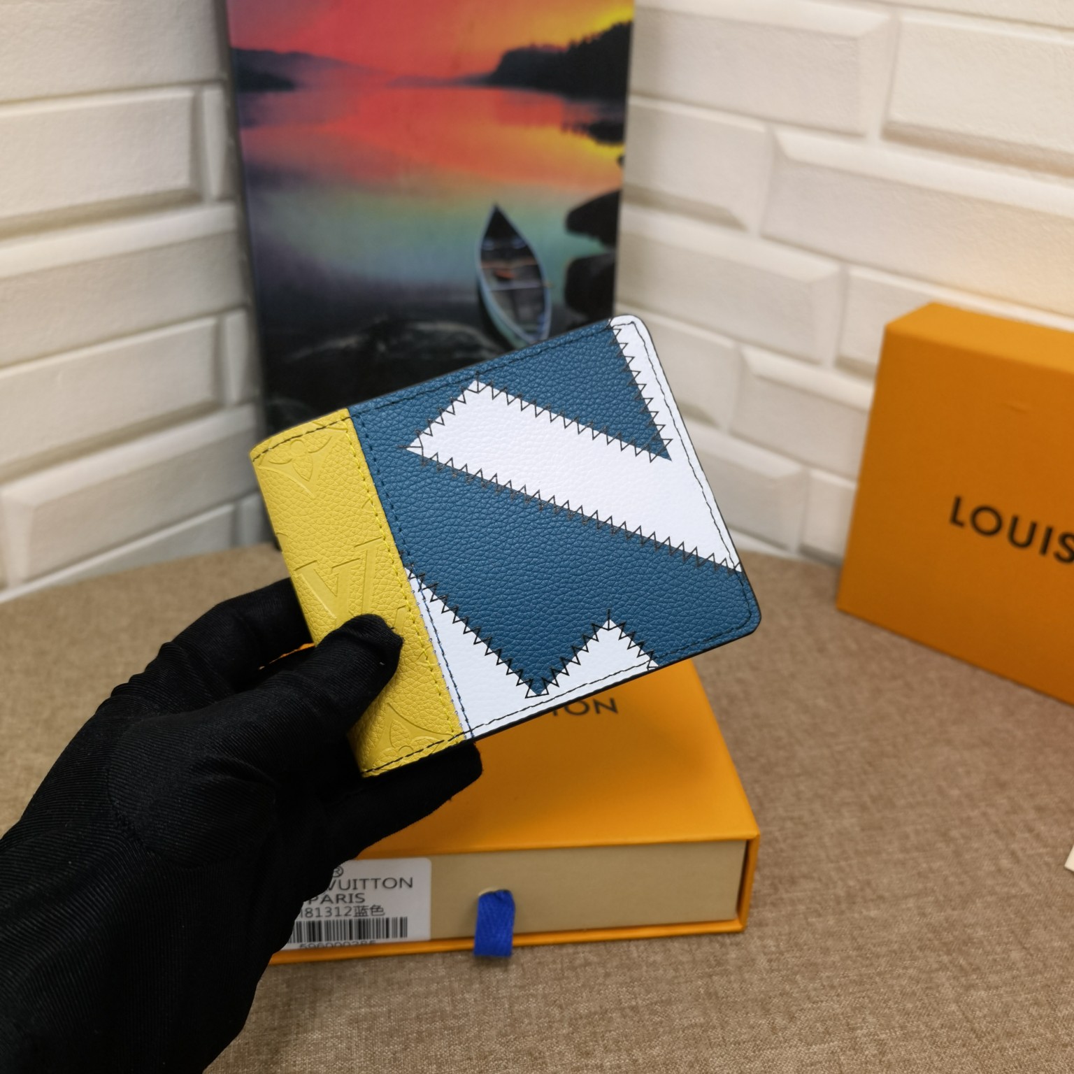 Classic Bifold Leather Wallet - Stitching Detail