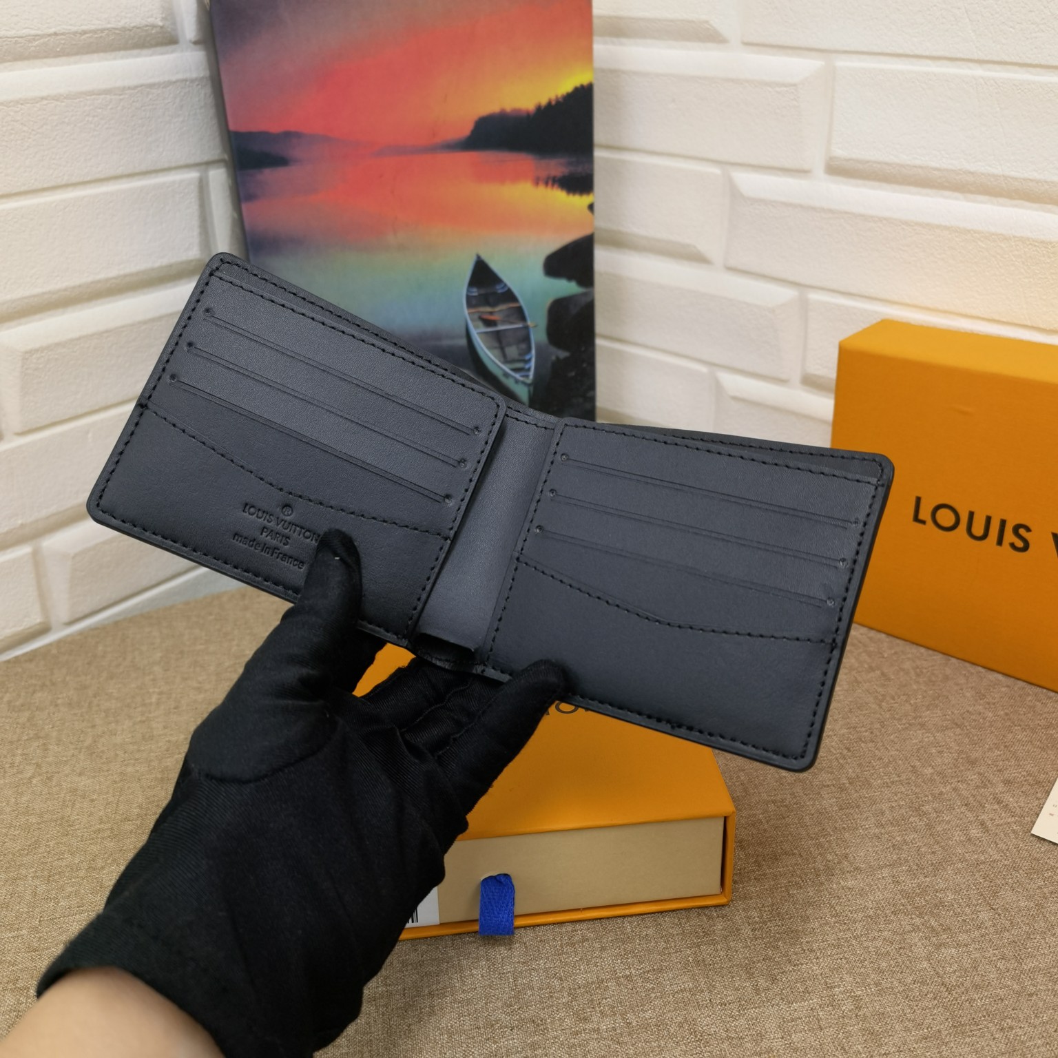 Classic Bifold Leather Wallet - Gift Box