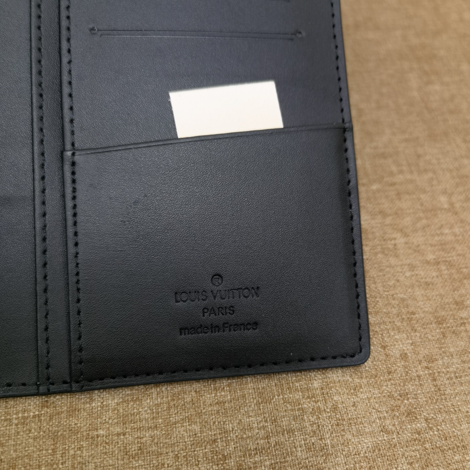 Genuine leather bifold wallet packaging
