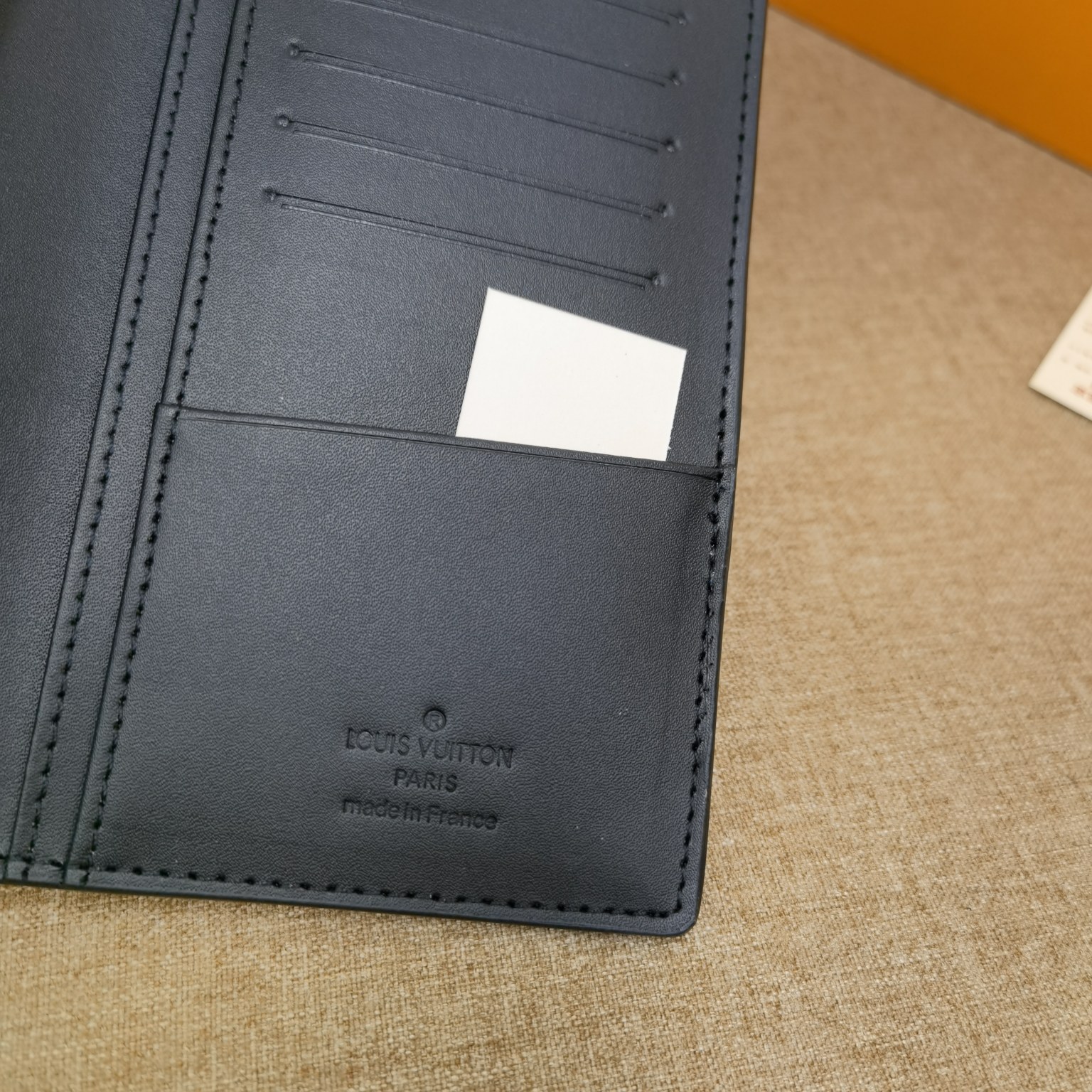 Genuine leather bifold wallet packaging