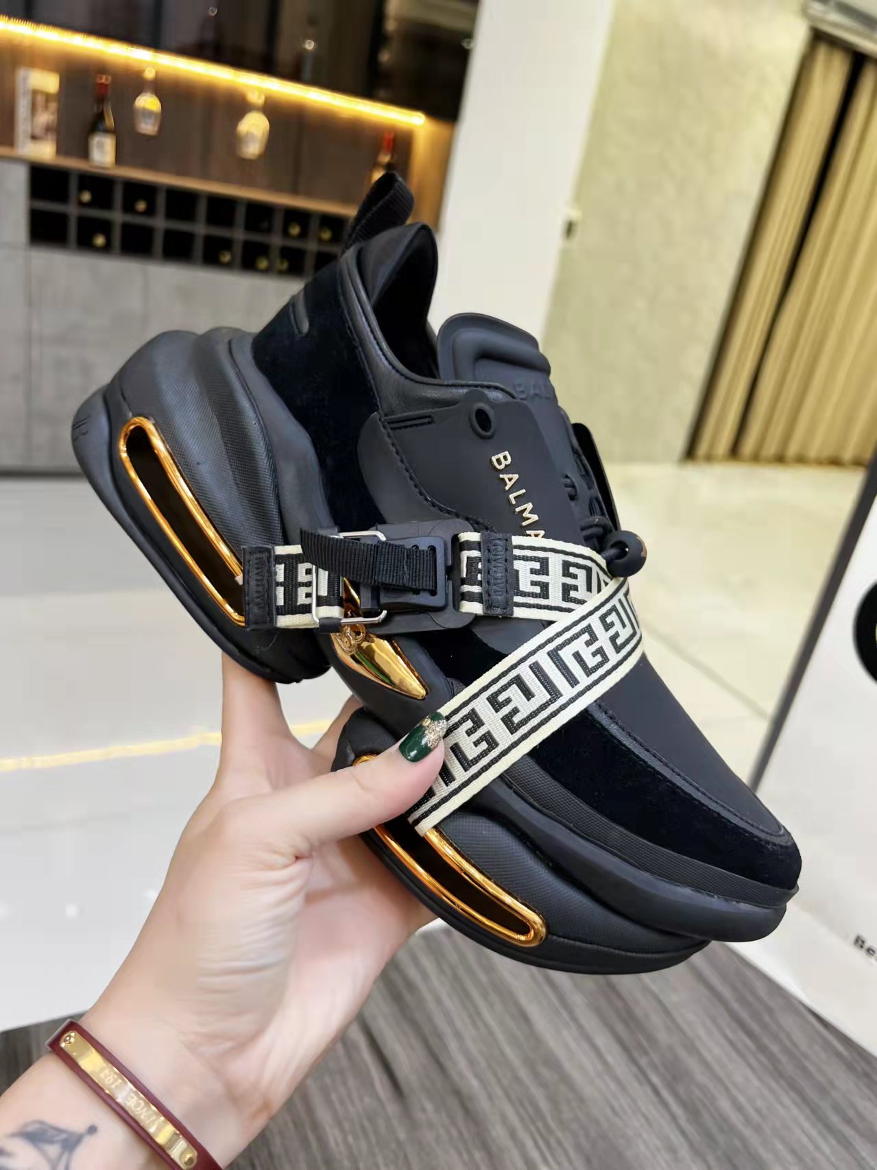 Balmain’s Latest Top Editions, Modern Beauty in Super-Cooked Shoes: A Fashion Breakdown - 图片 3