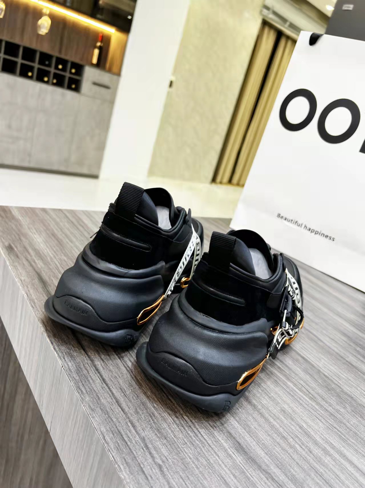 Balmain’s Latest Top Editions, Modern Beauty in Super-Cooked Shoes: A Fashion Breakdown - 图片 6