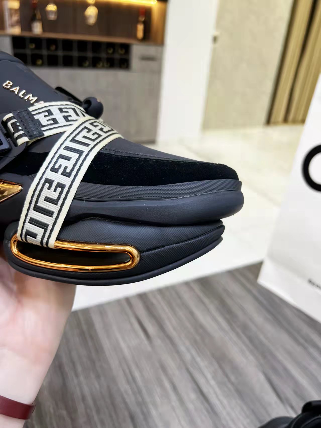 Balmain’s Latest Top Editions, Modern Beauty in Super-Cooked Shoes: A Fashion Breakdown - 图片 9