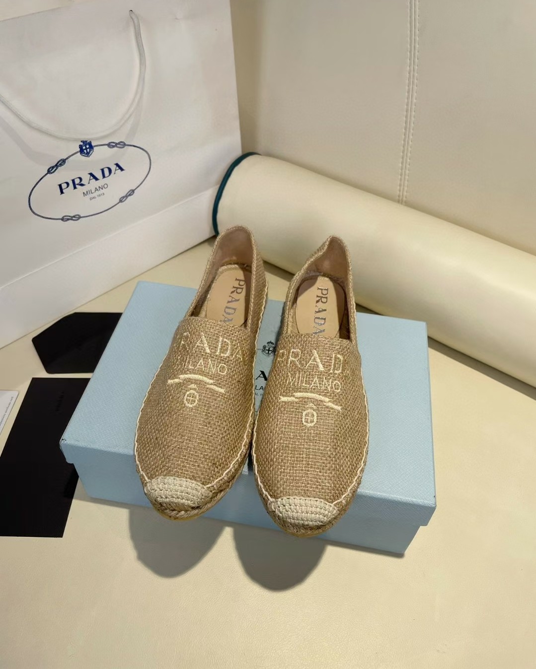 Prada in linea
 Espadrilles Pantofole Mezze Scarpe Monostrato Corda di canapa Gomma Pelle pecora