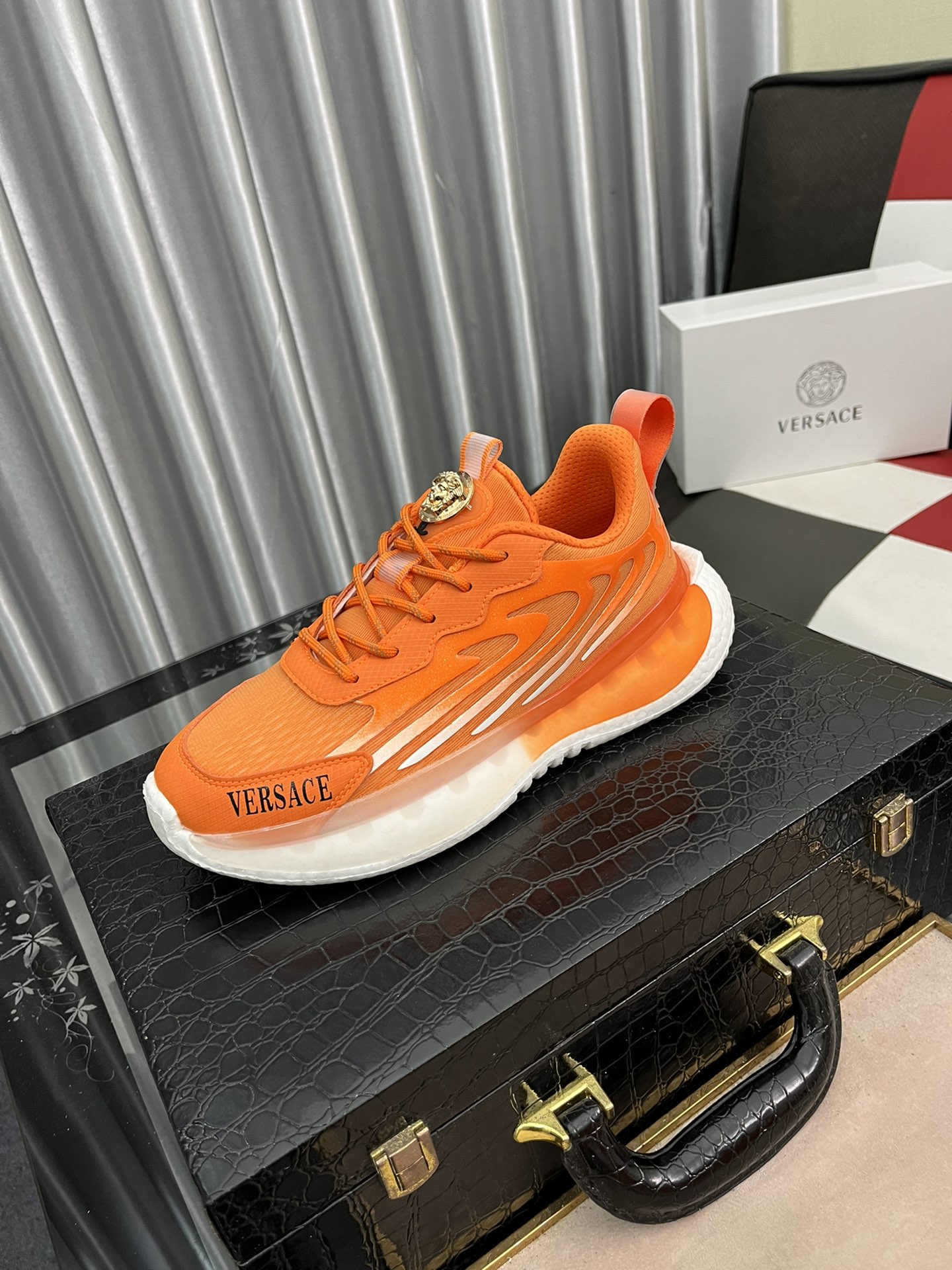 I5  范思哲VERSACE淘宝电商首选2022经典低帮款，🐂进口飞织、欧美大师独特版面设计 完美打造专柜品质 耐磨仿滑原版大底 休闲运动板鞋💓超级舒服。适合司机驾车外出 .男鞋