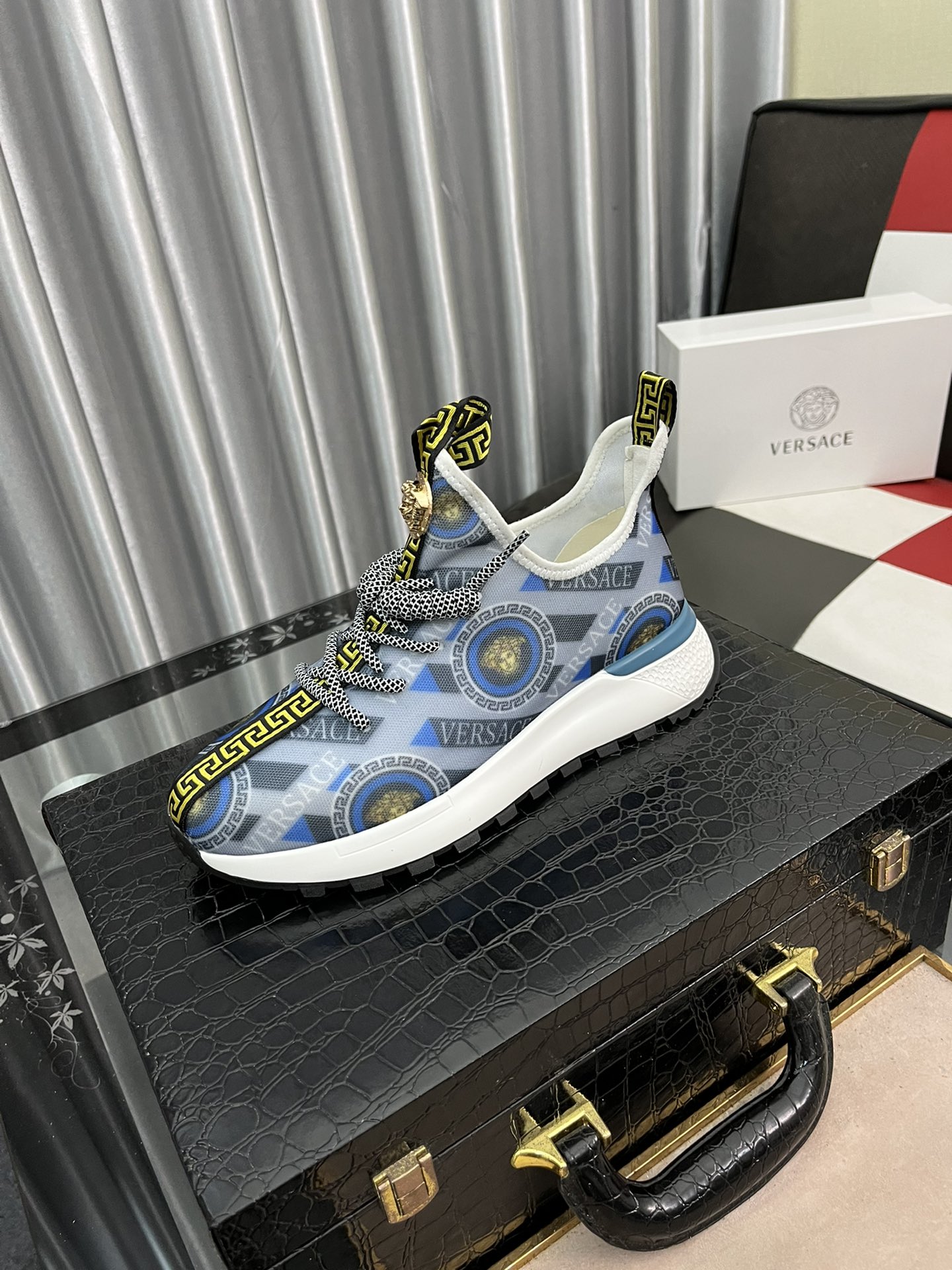 I5  范思哲VERSACE淘宝电商首选2022经典低帮款，🐂进口飞织、欧美大师独特版面设计 完美打造专柜品质 耐磨仿滑原版大底 休闲运动板鞋💓超级舒服。适合司机驾车外出 .男鞋