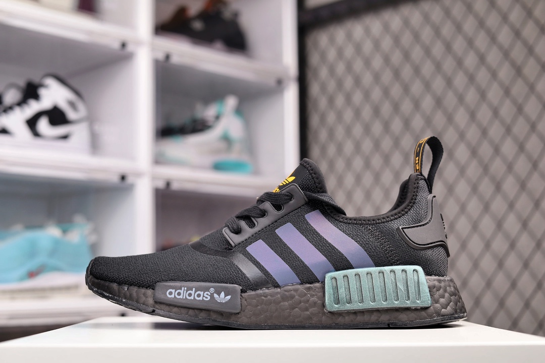G0 公司级 AD Boost NMD R1 经典跑鞋系列全新配色 弹力针织鞋面 原装高弹BOOST颗粒大底 缓震性能卓越 体质轻盈且抗冲击 整双鞋子的透气性和舒适度完美×663YF