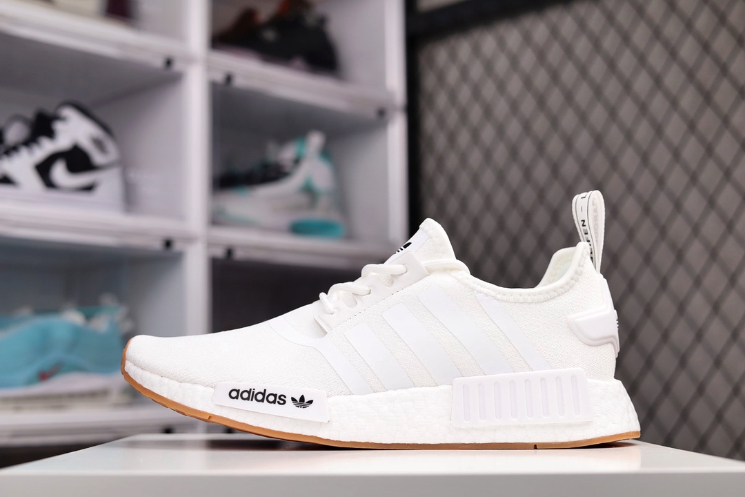 G0 公司级 AD Boost NMD R1 经典跑鞋系列全新配色 弹力针织鞋面 原装高弹BOOST颗粒大底 缓震性能卓越 体质轻盈且抗冲击 整双鞋子的透气性和舒适度完美×663YF