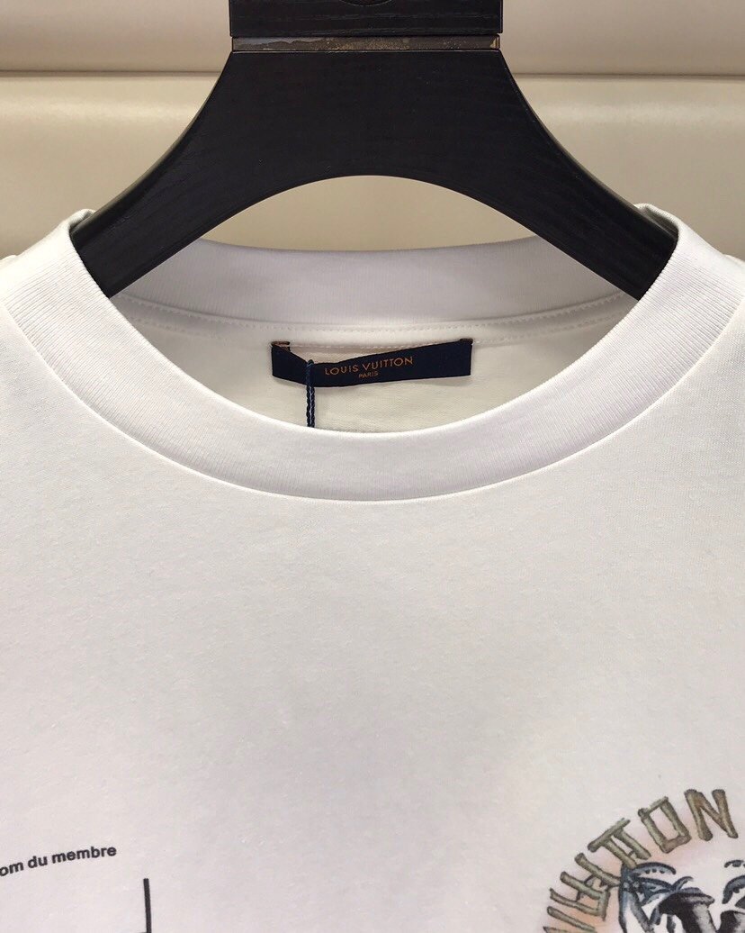 LouisVuitton路易威登LV22ss春夏新款新款圆领T恤数码印花图案清晰采用定制棉质面料手感非常