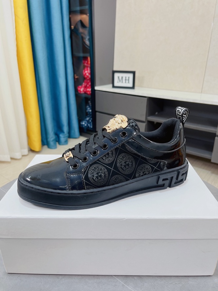 I0  VERSACE「 范思哲」休闲鞋正码