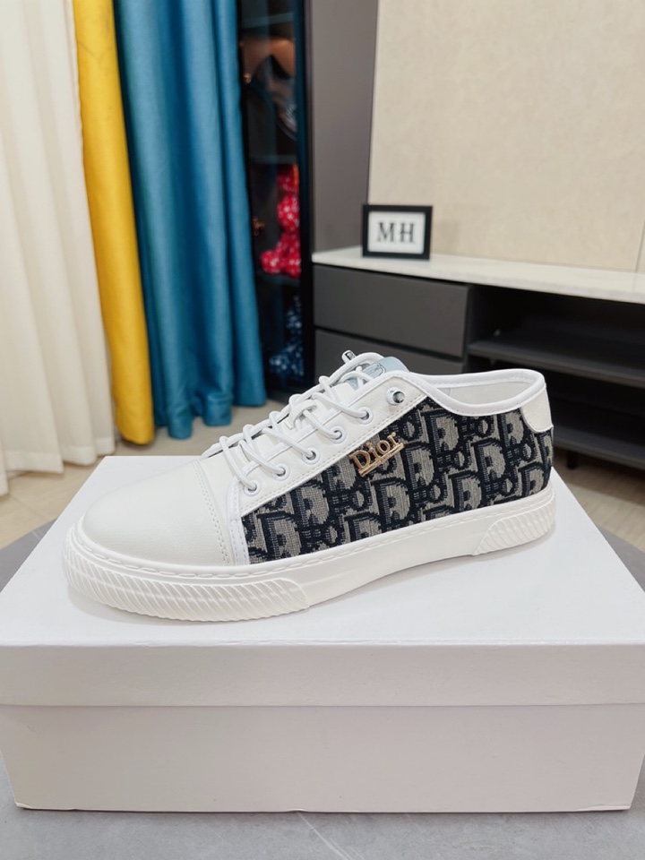 I0  Dior迪奥爆卖款官网全球首发🔝男鞋高端品牌 官网最系列：鞋面采用进口牛皮搭配专供面料打造➕网布透气内里。让行走更加便捷舒适与官方的质量相比美的1：1复刻。打造时尚个性衬托你的与众不同潮男必备!经典款。男码：38-44。
