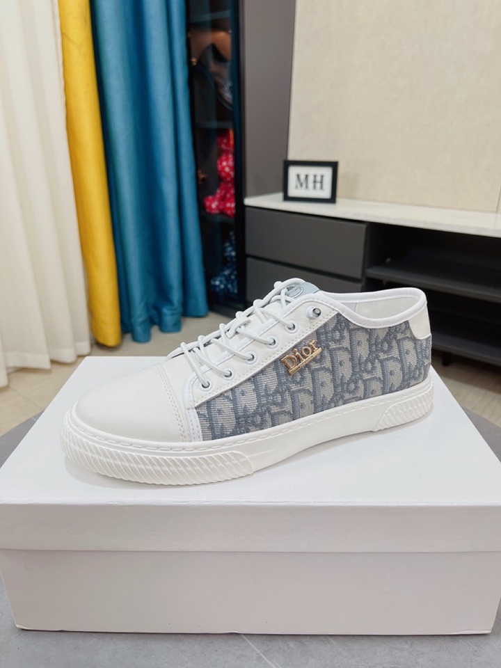 I0  Dior迪奥爆卖款官网全球首发🔝男鞋高端品牌 官网最系列：鞋面采用进口牛皮搭配专供面料打造➕网布透气内里。让行走更加便捷舒适与官方的质量相比美的1：1复刻。打造时尚个性衬托你的与众不同潮男必备!经典款。男码：38-44。