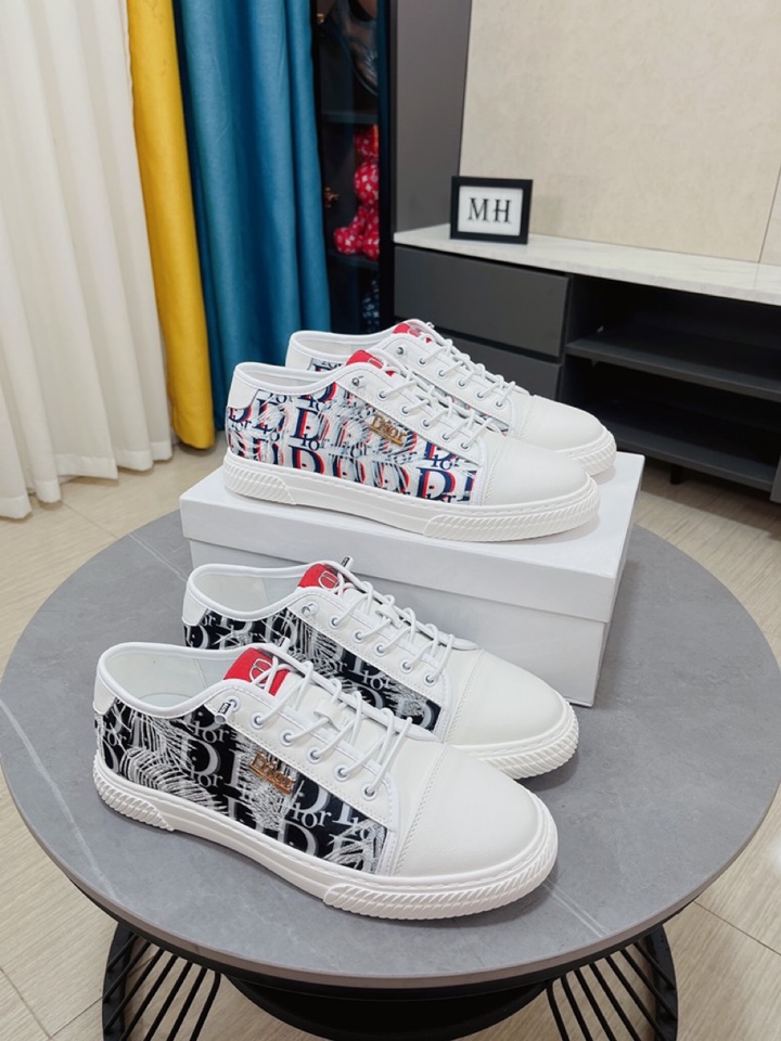 I0  Dior迪奥爆卖款官网全球首发🔝男鞋高端品牌 官网最系列：鞋面采用进口牛皮搭配专供面料打造➕网布透气内里。让行走更加便捷舒适与官方的质量相比美的1：1复刻。打造时尚个性衬托你的与众不同潮男必备!经典款。男码：38-44。