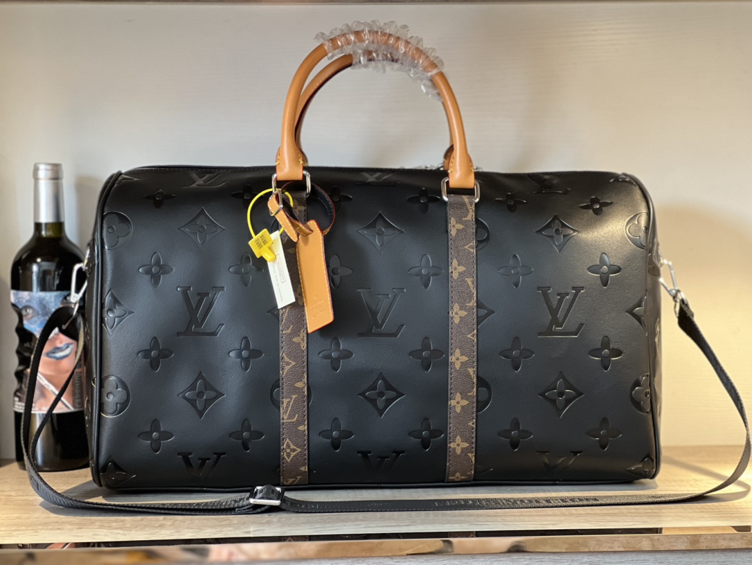 K0 265 Louis Vuitton 路易威登 LV 潮男必备旅行单品压花系列旅行包原版开模定制五金原版YKK拉链鼠你最帅货号：36395尺寸：50cm18cm27cm