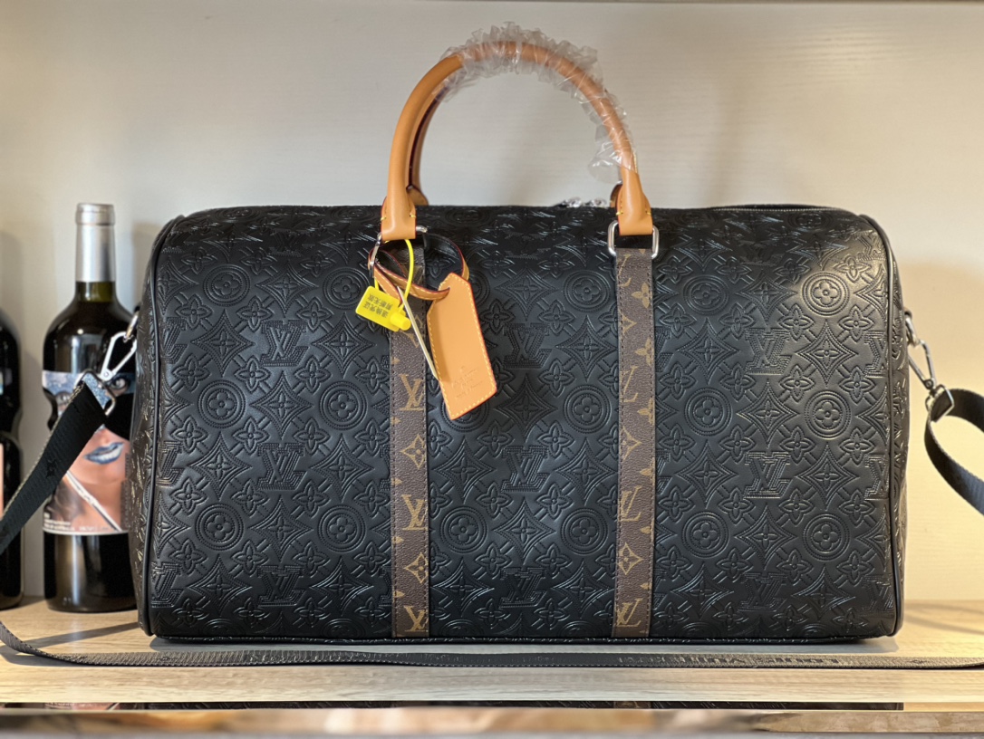 K0 265 Louis Vuitton 路易威登 LV 潮男必备旅行单品压花系列旅行包原版开模定制五金原版YKK拉链鼠你最帅货号：36393尺寸：50cm18cm27cm