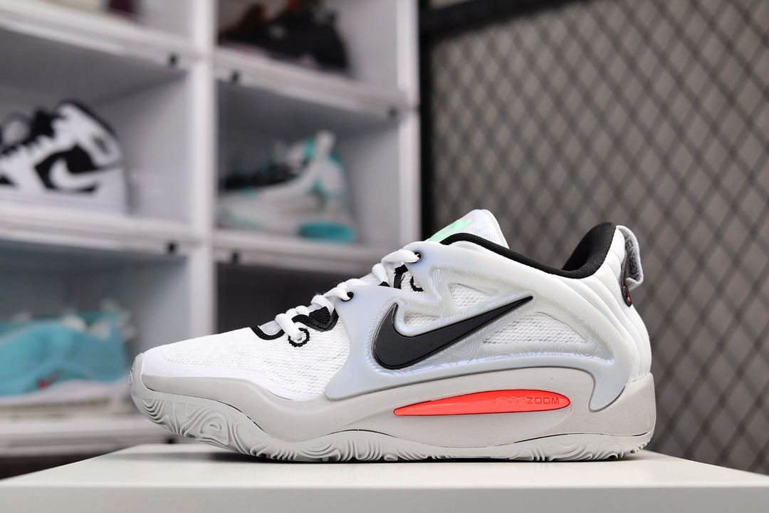 H0 耐克 Nike Zoom KD15灰白黑 全新的 Zoom KD 15使用了全掌＋前掌扇形重叠式气垫配置，可以为球员的双脚带来足够的缓震性能以及出色的灵活性，在前掌等位置进行加固，更具稳定性×677RC货号：DM1054- F5 尺码：40 40.5 41 42 42.5 43 44 44.5 45 46