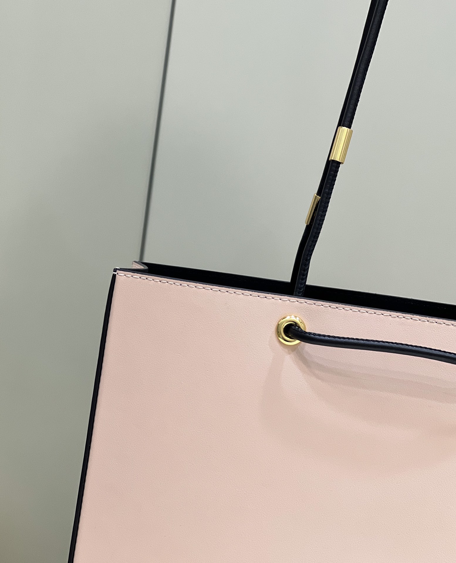 PRADA普拉达羔羊皮手提袋8356L