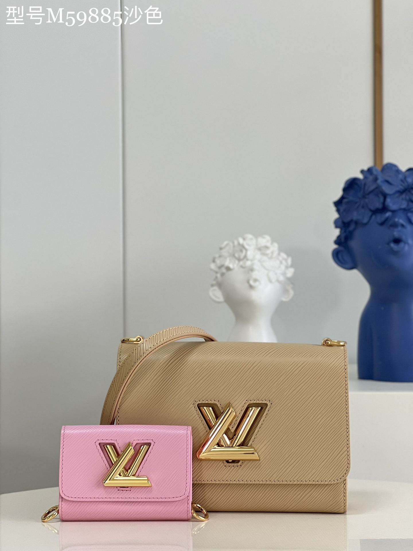 NO:398768,【Exclusive real photo 59885 sand color mother and child bag】M50282 This Twist medium-sized handbag uses iconic Epi leather and LV Twist twist locks, and then uses the same materials and elements to create a detachable Twisty clutch, immersed in the eye-catching colors of Spring in the City series. Whether combined or carried alone, it can highlight the trendy style. Detailed features 23 x 17 x 9.5 cm (length x height x width) S.,LV [original leather],louis vuitton,handbag19860909【独家实拍59885沙色母子包】M50282 本款 Twist 中号手袋采用标志性 Epi 皮革和 LV Twist 扭锁,再以相同材质和元素塑造可拆卸 Twisty 手拿包,浸染 Spring in the City 系列的醒目色彩.无论组合使用或单独携带,均可彰显潮流格调.详细特征23 x 17 x 9.5 厘米 (长度 x 高 x 宽)S.,LV【原厂皮】,louis vuitton,handbag,Bag