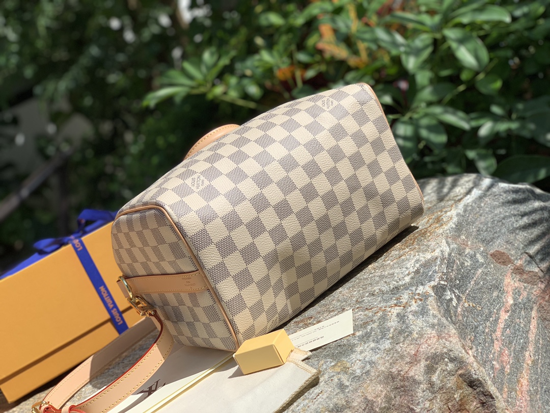 🌼 m41374尺寸25 x 19 x 15 CM 白格。原厂货，秒杀级品质，配全套包装。S🌼Peedy