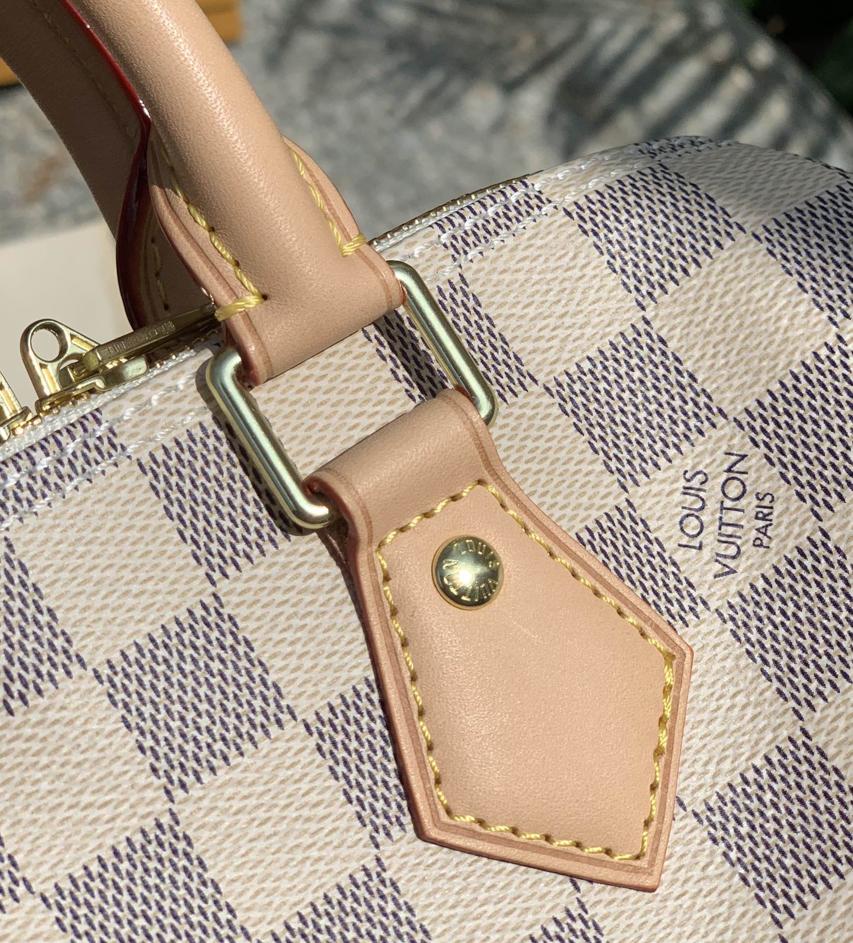 🌼 m41374尺寸25 x 19 x 15 CM 白格。原厂货，秒杀级品质，配全套包装。S🌼Peedy