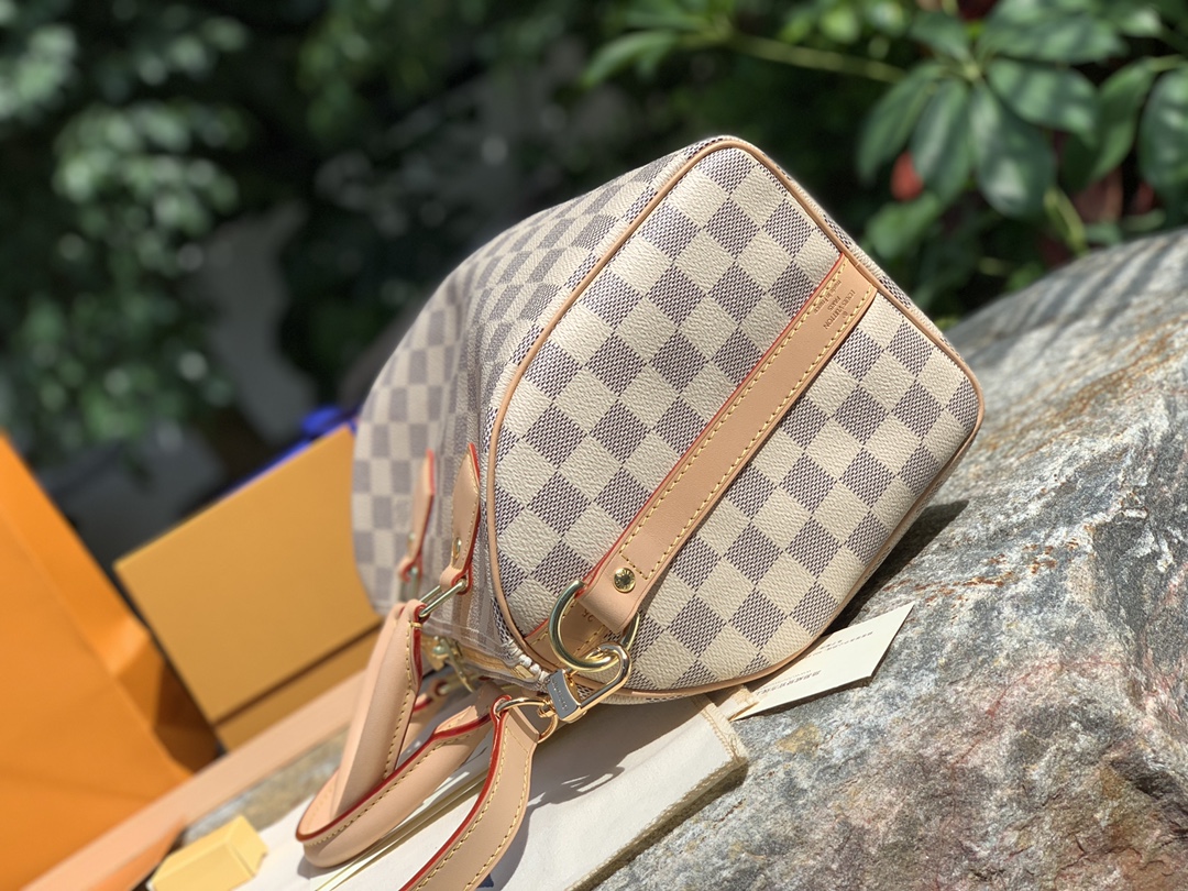 🌼 m41374尺寸25 x 19 x 15 CM 白格。原厂货，秒杀级品质，配全套包装。S🌼Peedy