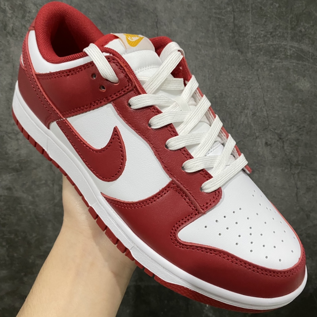 图片[3]-PK版本Dunk Low Retro \”Gym Red\” 白红 DD1391-602  顶级纯原 全新改版 强力开闸  独家原版原盒开模打造  原厂织唛标 一致匹配原版  原楦原纸板开发 匹配原版98%以上  后跟垫棉独家呈现 后跟反口里弧度正确  全新后跟电绣 电绣针数与正品一致  原厂皮料 质感无敌   皮料切割干净 无任何毛边 清洁度细节完美  尺码：36 36.5 37.5 38 38.5 39 40 40.5 41 42 42.5 43 44 44.5 45 46 47.5-选品中心