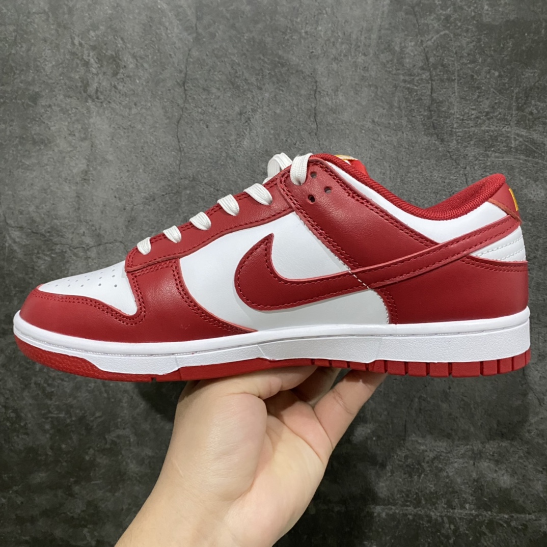 图片[2]-PK版本Dunk Low Retro \”Gym Red\” 白红 DD1391-602  顶级纯原 全新改版 强力开闸  独家原版原盒开模打造  原厂织唛标 一致匹配原版  原楦原纸板开发 匹配原版98%以上  后跟垫棉独家呈现 后跟反口里弧度正确  全新后跟电绣 电绣针数与正品一致  原厂皮料 质感无敌   皮料切割干净 无任何毛边 清洁度细节完美  尺码：36 36.5 37.5 38 38.5 39 40 40.5 41 42 42.5 43 44 44.5 45 46 47.5-选品中心