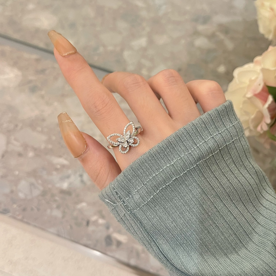 15*12mm蝴蝶戒指佩戴效果图