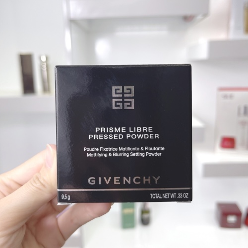 Givenchy Prisme Libre Pressed Powder - Mattifying & Blurring Setting Powder 1 Givenchy Prisme Libre Pressed Powder - Mattifying & Blurring Setting Powder
