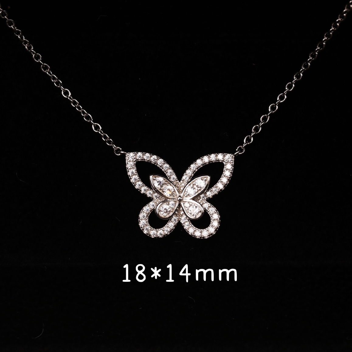 。18*14mm，14*12mm
幻影蝴蝶·做镂空仙子能够成就你成为高级仙子🧚‍♀️的设计✨✨✨镂空蝴蝶