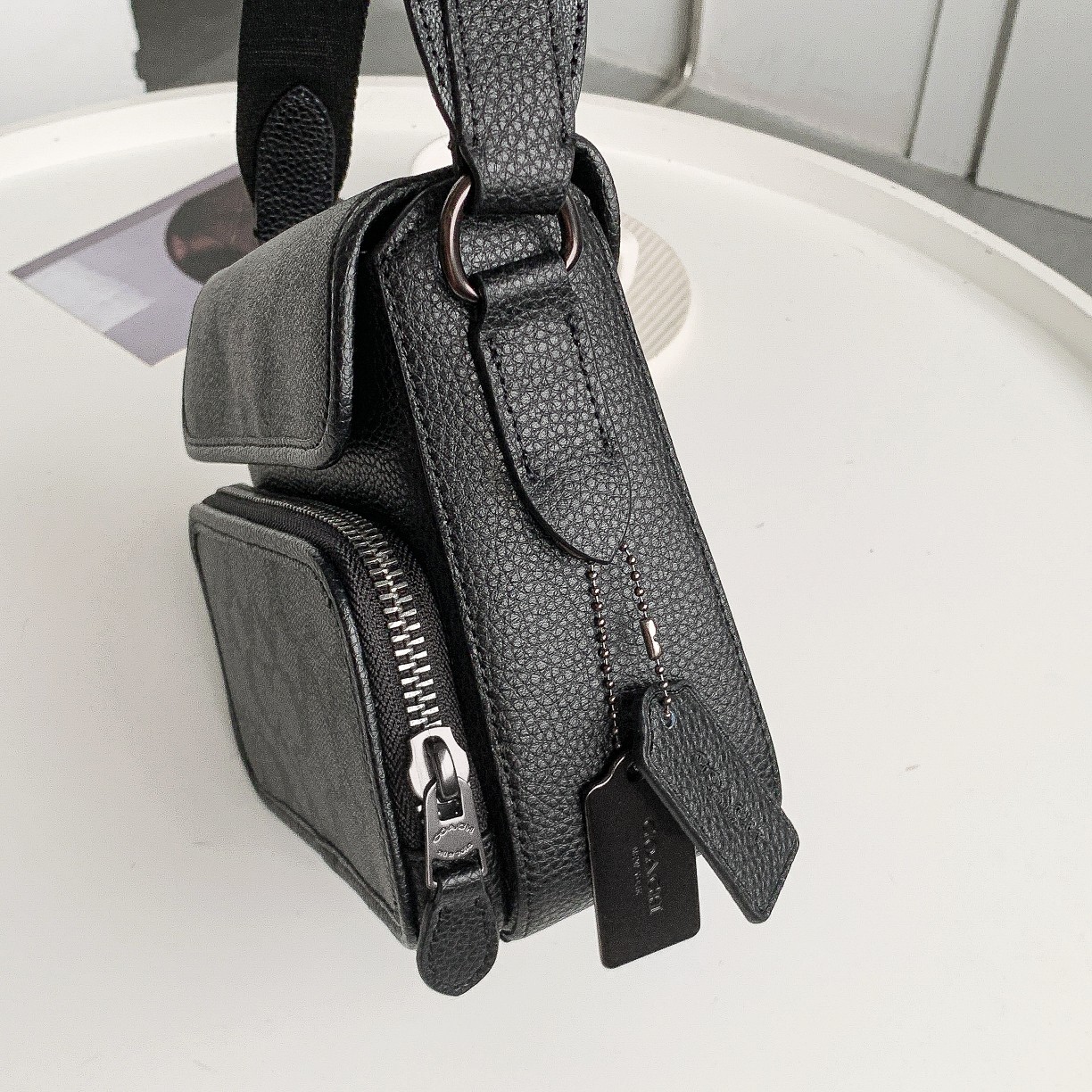 Coach C家C9870 男士单肩斜跨包休闲百搭拉链邮差包相机包 帆布，涂层搭配头层牛皮 尺寸22.20.6