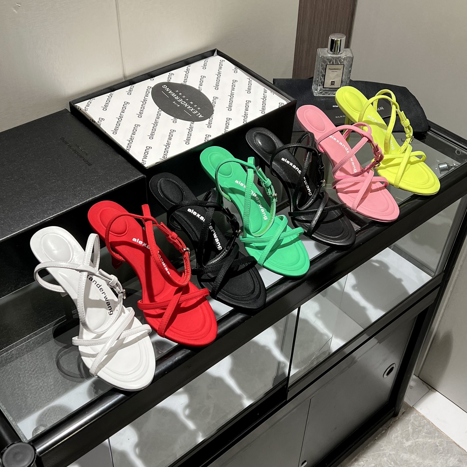 NO:235242,King New style!  Alexander Wang high heels for women, luxury products for women, Alexande* Wang original 1:1 material, concave and convex and massage insoles with glue, logo, excellent match with the most trendy round head   high elastic injection molding material queen!  Rhinestone letter metal button sandals, the beauty is really beautiful, surpassing several kitten heels in my heart, the shallow mouth can just reveal the toes. It is really sexy~ The asymmetric rhinestone letter logo design behind it is very special!  Original imported diamond buckle, original soft fabric fabric (soft and delicate) is super stable and easy to control!  Imported silk and satin upper (black, red, green, yellow, pink) imported cowhide (black, white) in total seven colors Imported sheepskin inner lining imported foot pad imported satin sandal heel height 10cm, 8.0cm, two heel height Slipper heel height 5.0cm, one heel height Original Italian imported perm leather outsole Size 35-39 (34.40, 41, 42.43 can be customized) Cool, drag, high heels sandals, alexander wang, sandals, high heels, slippers, cowhide, sheepskin, silk fabric, Leather soles19860909大王 新款！Alexander Wang亚历山大王高跟鞋女士奢侈品Alexande* Wang原版1:1的材料 凹凸感带按摩的鞋垫配上注胶 Logo 搭配最潮圆头 高弹注塑材质女王的绝佳搭配！水钻字母金属扣凉鞋,美是真的美,超越了心里好几款小猫跟,浅口位置刚好可以露脚趾缝 真的很sexy～后面不对称水钻字母logo设计很特别！原厂进口钻扣,原厂柔软织物面料（柔软细腻）超级稳很好驾驭！ 鞋面进口绸缎（黑,红,绿,黄,粉） 进口牛皮（黑,白）共七个颜色 内里进口羊皮 垫脚进口绸缎 凉鞋跟高10cm,8.0cm,二个跟高 拖鞋跟高5.0cm,一个跟高 鞋底原版意大利进口透染真皮大底 码数35-39（34.40,41,42.43可定做） 凉,拖,高跟鞋凉鞋,alexander wang,sandals,high heels,slippers,cowhide,sheepskin,silk fabric,Leather soles,Women's Shoes