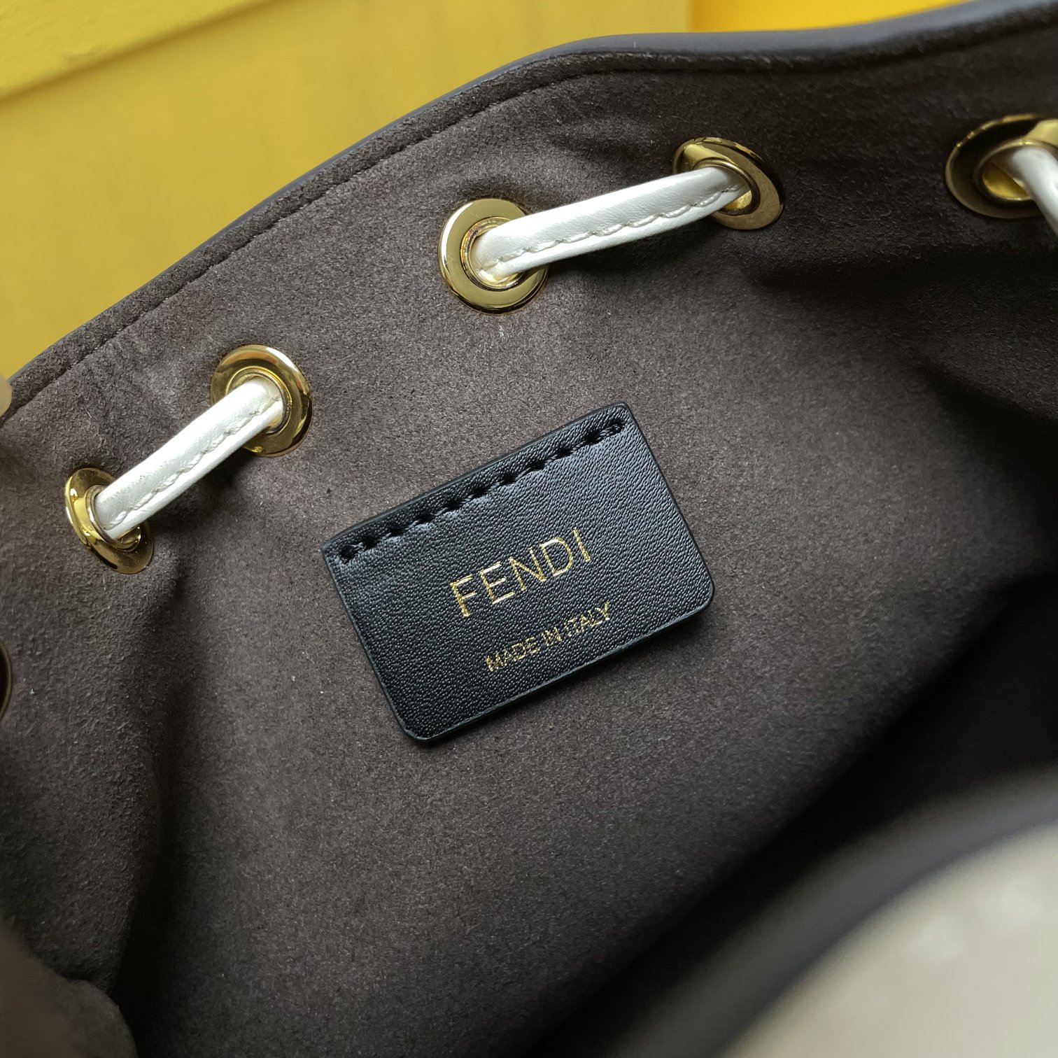Fendi 名称：Mon Tresor小号水桶包