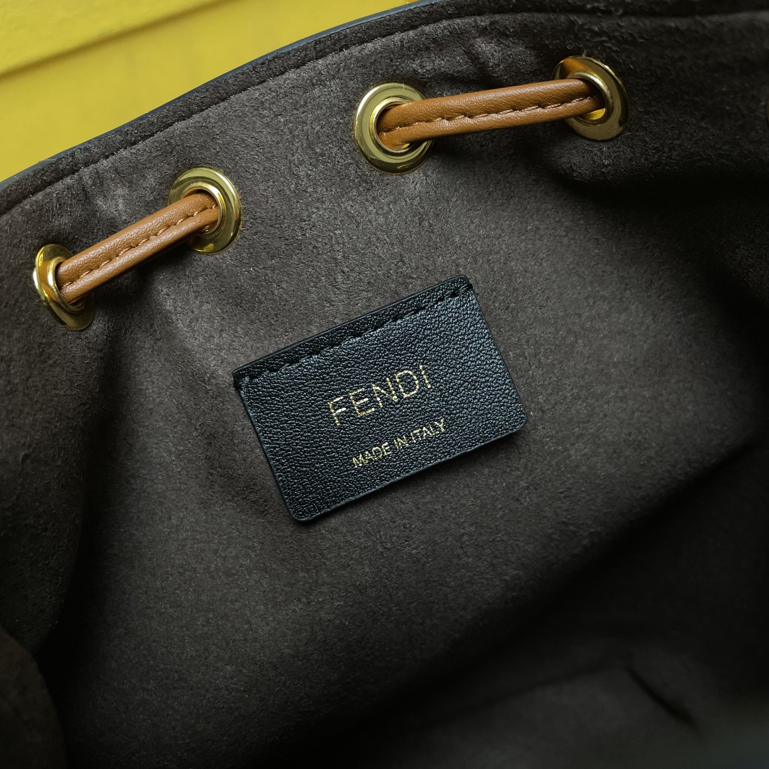 Fendi 名称：Mon Tresor小号水桶包