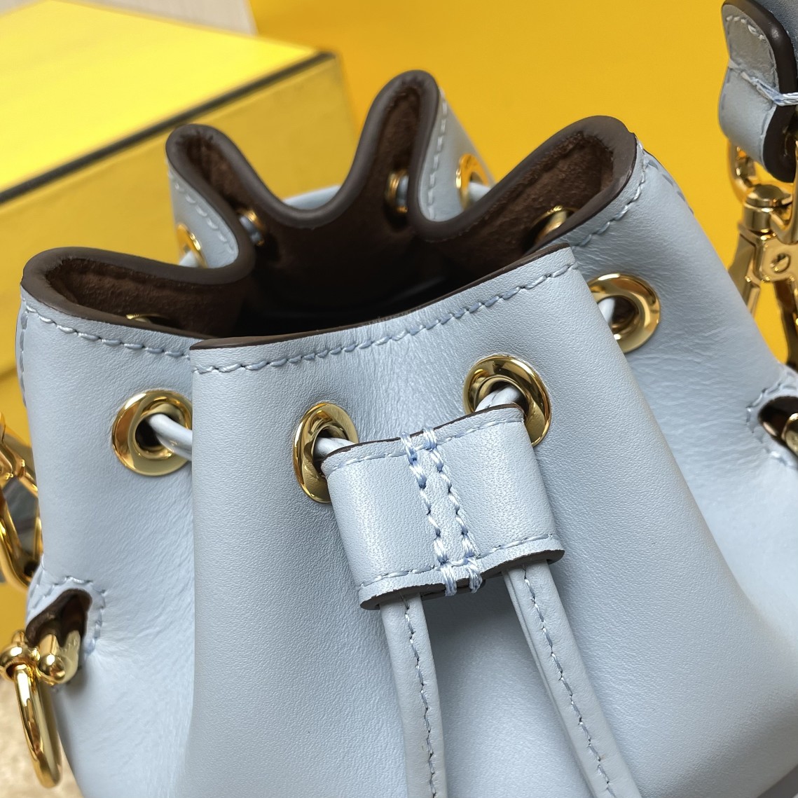 Fendi 名称：Mon Tresor小号水桶包