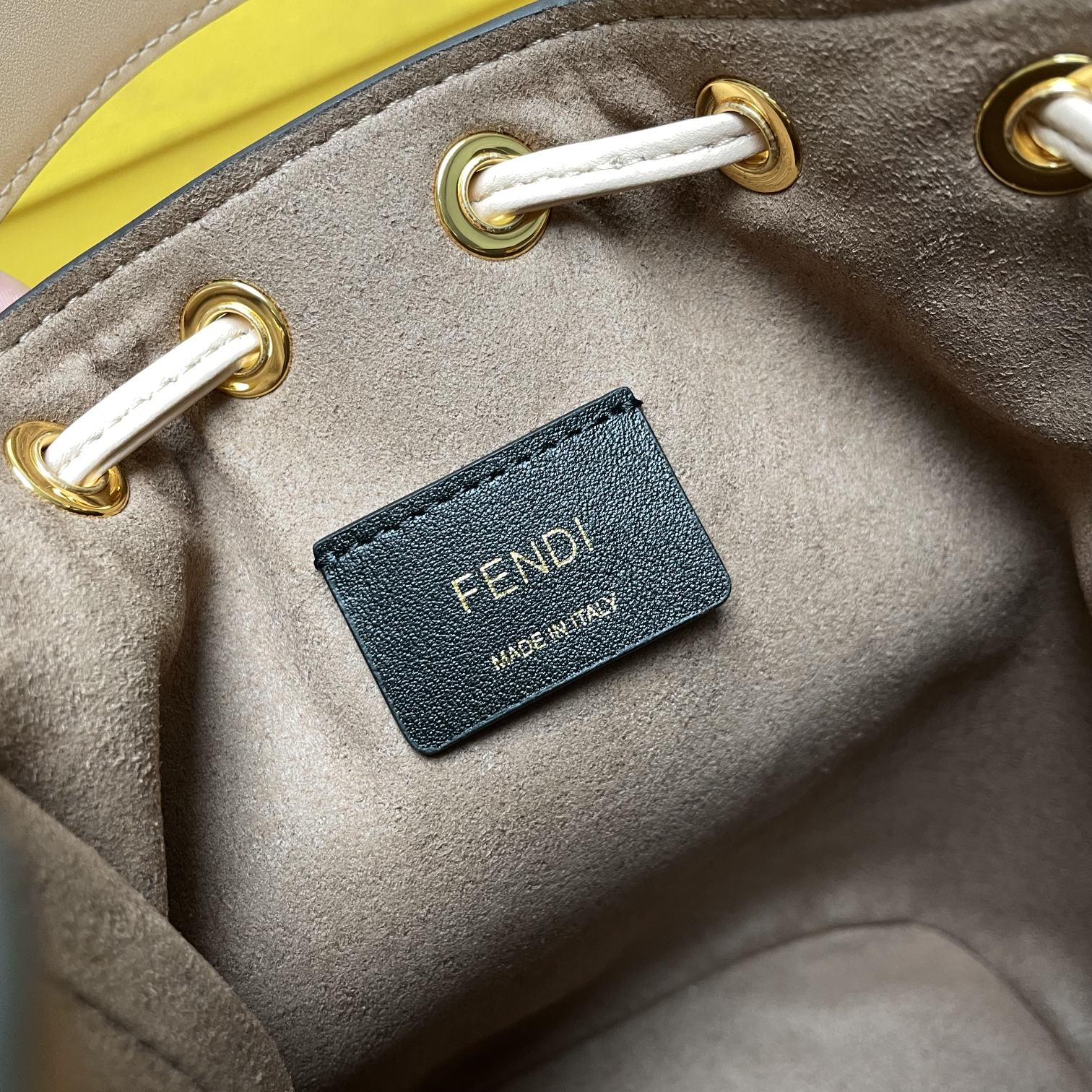 Fendi 名称：Mon Tresor小号水桶包